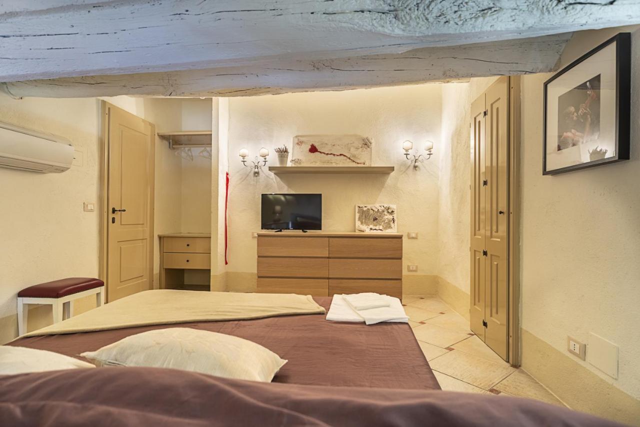 Borgo Agli Scudi Suite&Breakfast Кампілья-Мариттіма Екстер'єр фото