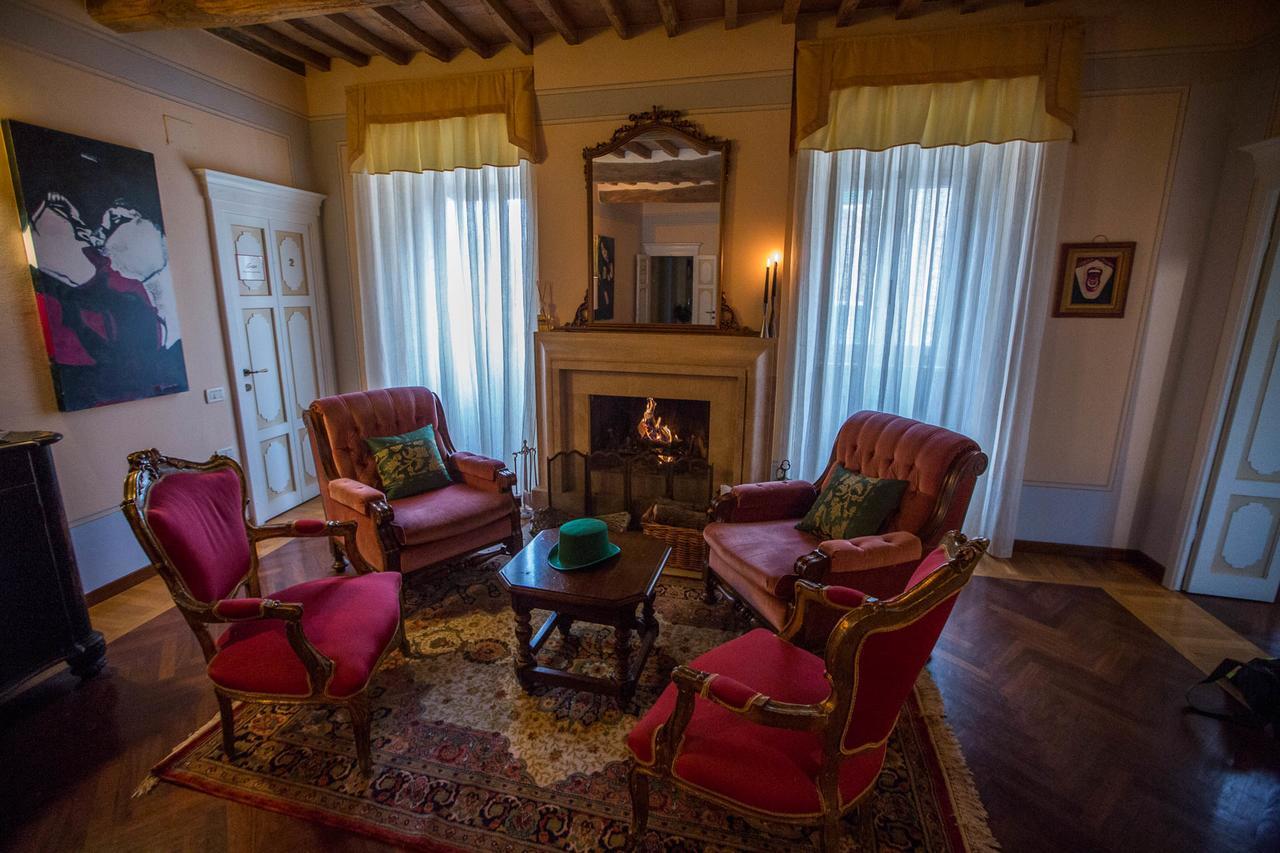 Borgo Agli Scudi Suite&Breakfast Кампілья-Мариттіма Екстер'єр фото